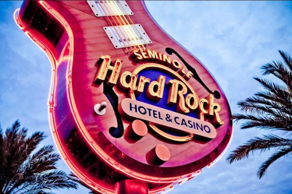Stylish Suite Tampa Minutes To Hard Rock Casino Mango Exterior foto