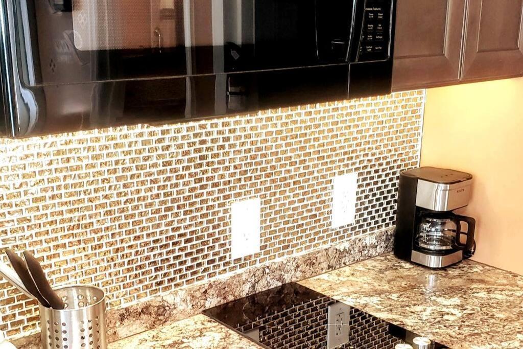 Stylish Suite Tampa Minutes To Hard Rock Casino Mango Exterior foto